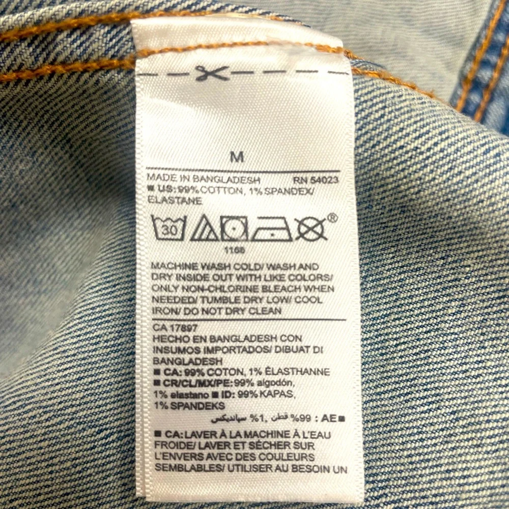Old Navy Classic Jean Jacket! Size M - Picture 7 of 7
